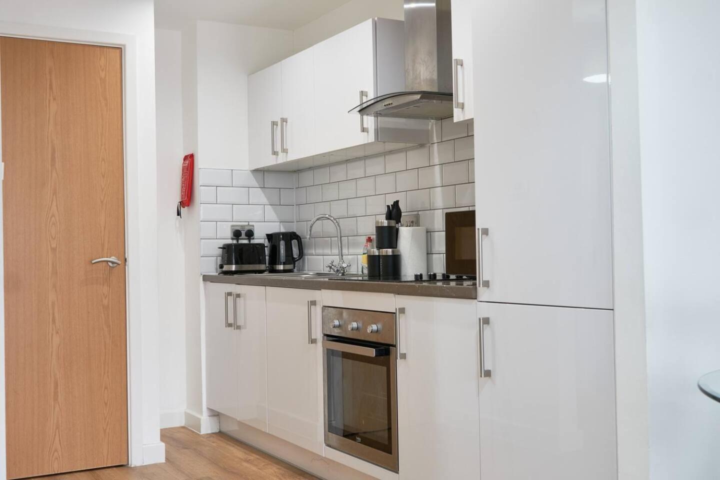 Modern Central Apartment - City Centre - Fast Wifi - Near Utilitia Arena & Icc Бирмингам Екстериор снимка
