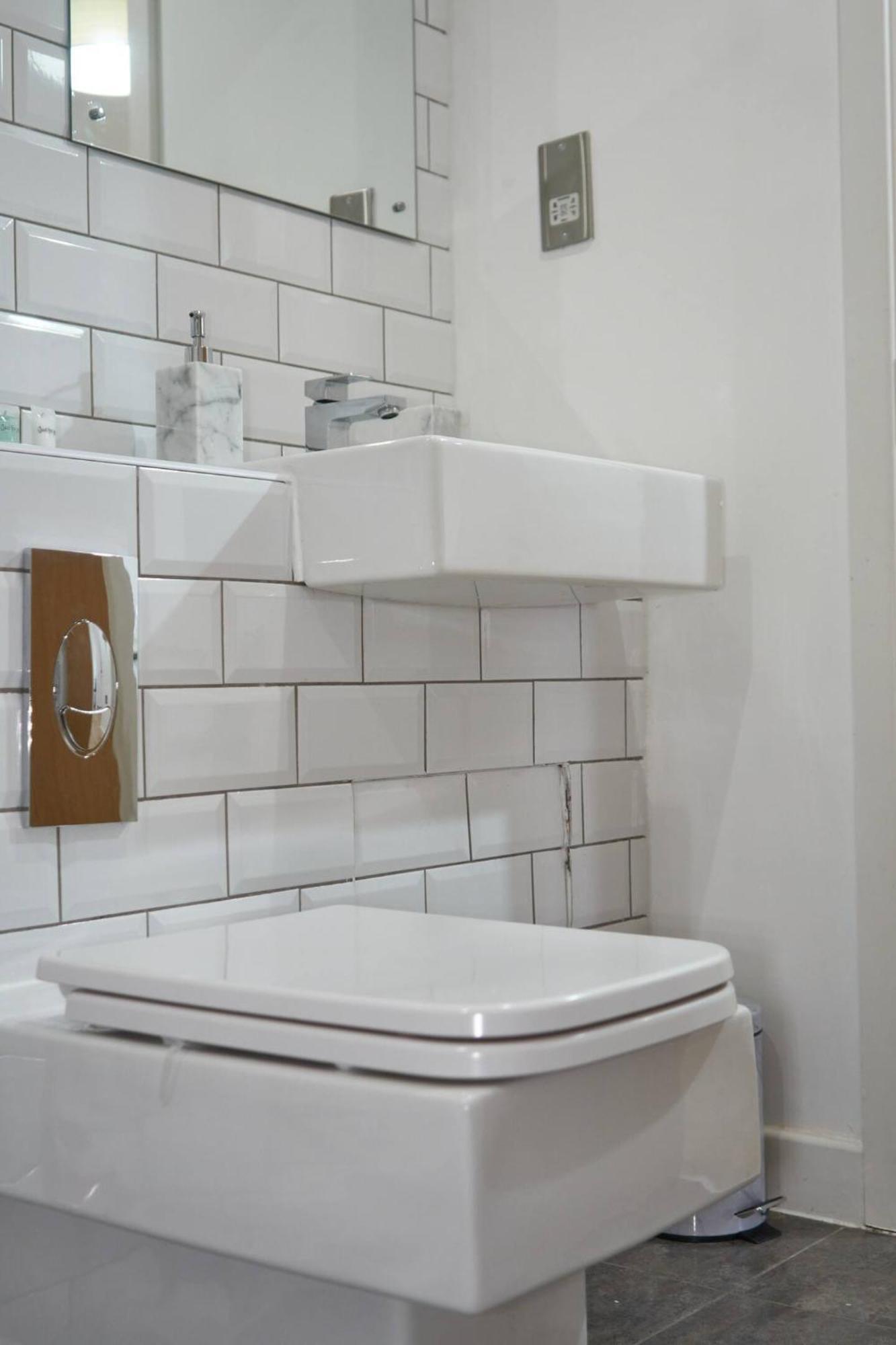 Modern Central Apartment - City Centre - Fast Wifi - Near Utilitia Arena & Icc Бирмингам Екстериор снимка